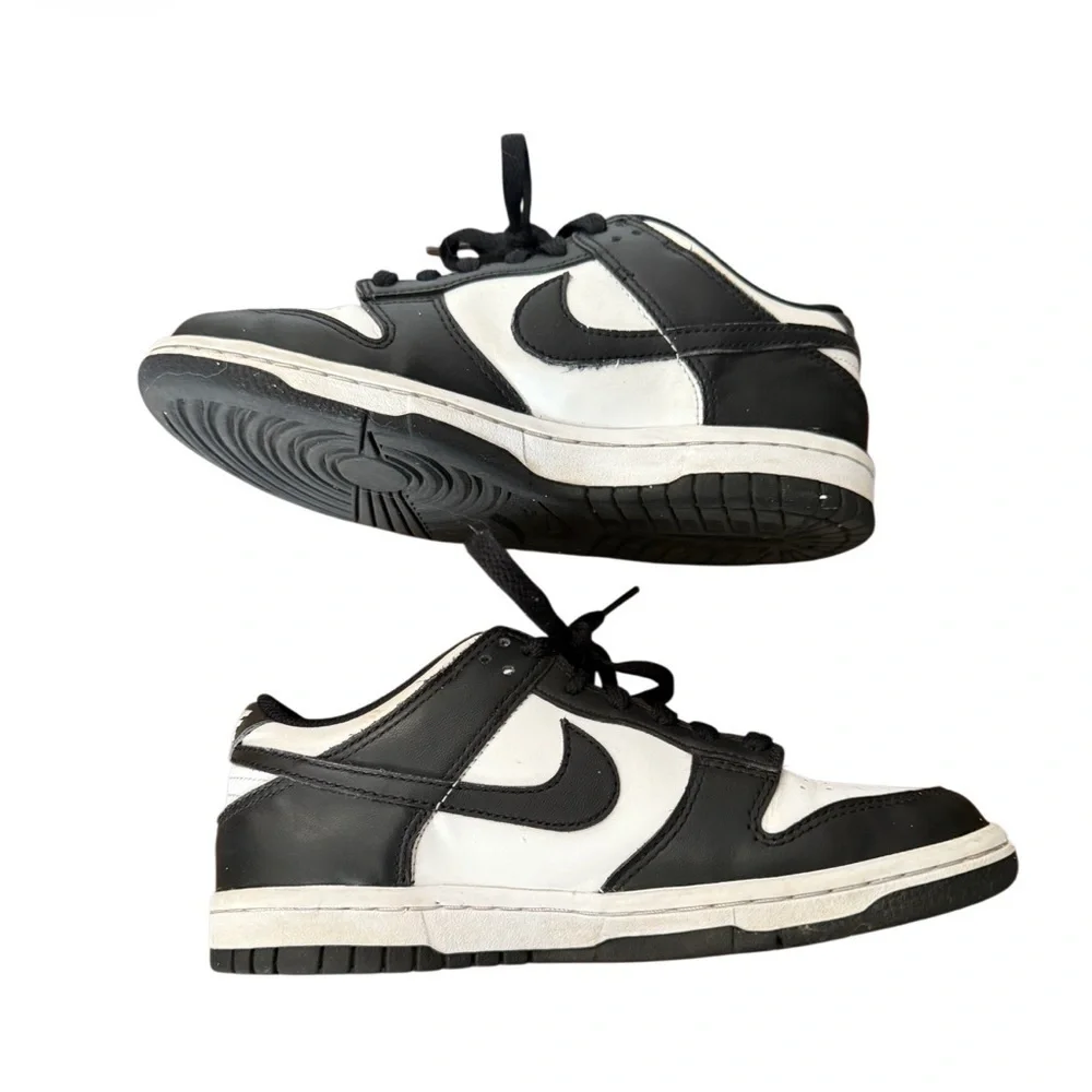 Nike Youth Panda Dunks Classic Black and White SneakersSize 4.5